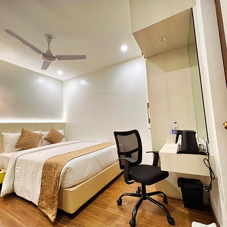 White House By Maxxvalue Service Apartments Bandra Bombay Esterno foto
