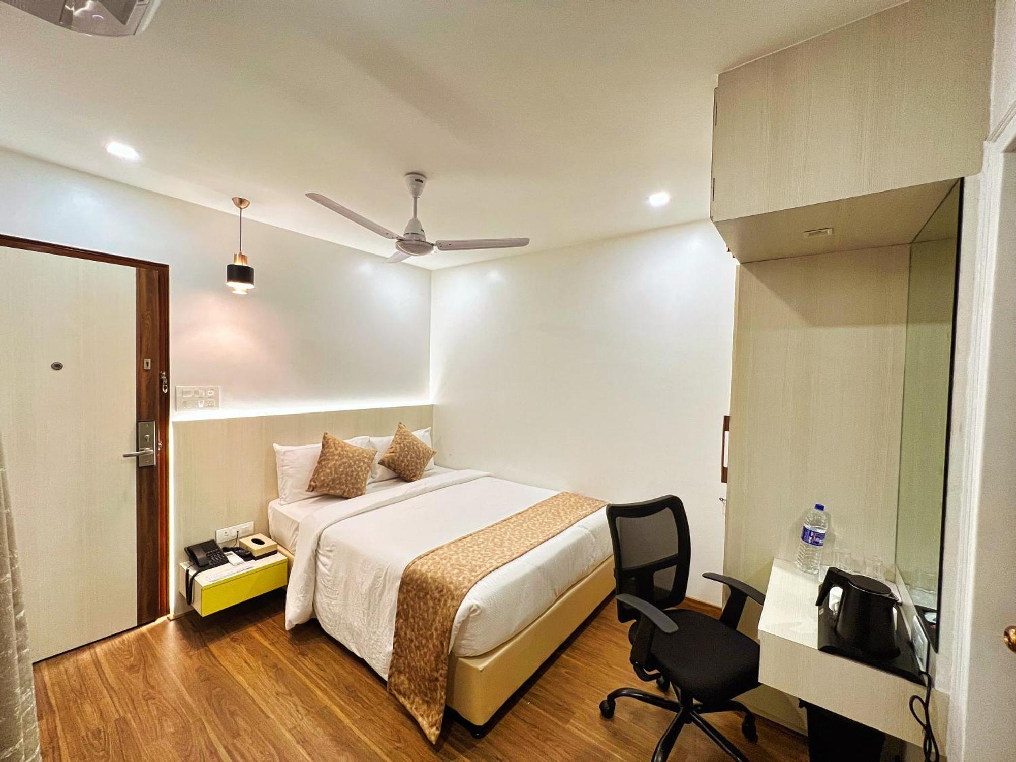 White House By Maxxvalue Service Apartments Bandra Bombay Esterno foto